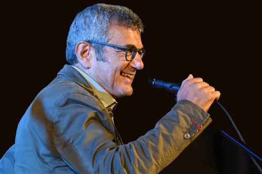 Recital e presentazione “Pensieri stupendi” sul palco del Teatro Santa Rosa a Carcare